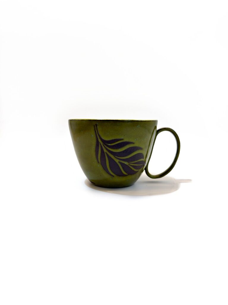 Caneca cerâmica costela de adão — Yamaguchi Studio (peça única feita à mão por Marisa Yamaguchi)