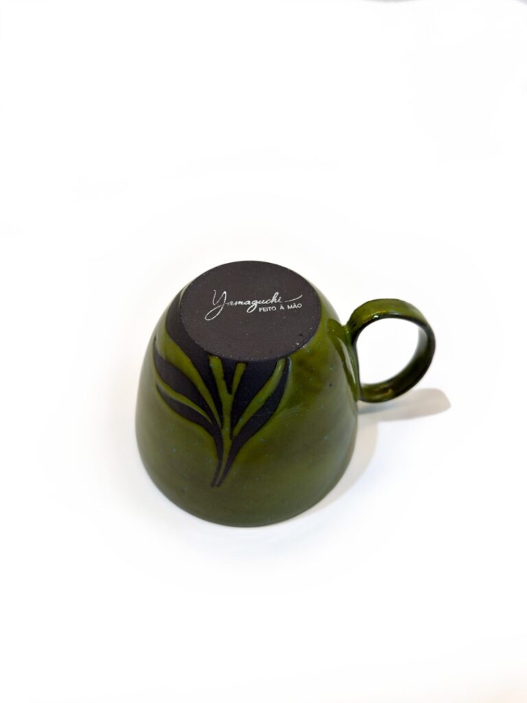 Caneca cerâmica costela de adão — Yamaguchi Studio (peça única feita à mão por Marisa Yamaguchi)