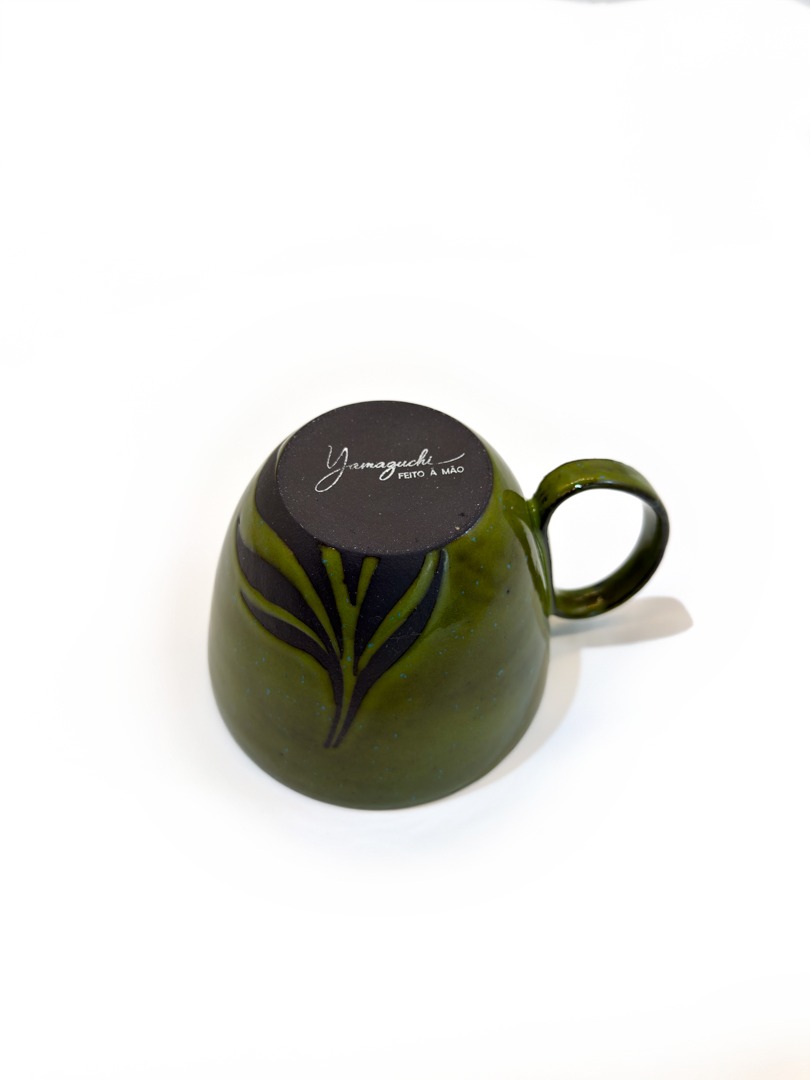 Caneca cerâmica costela de adão — Yamaguchi Studio (peça única feita à mão por Marisa Yamaguchi)