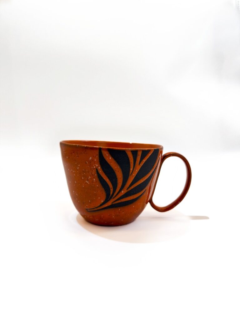 Caneca cerâmica costela de adão — Yamaguchi Studio (peça única feita à mão por Marisa Yamaguchi)