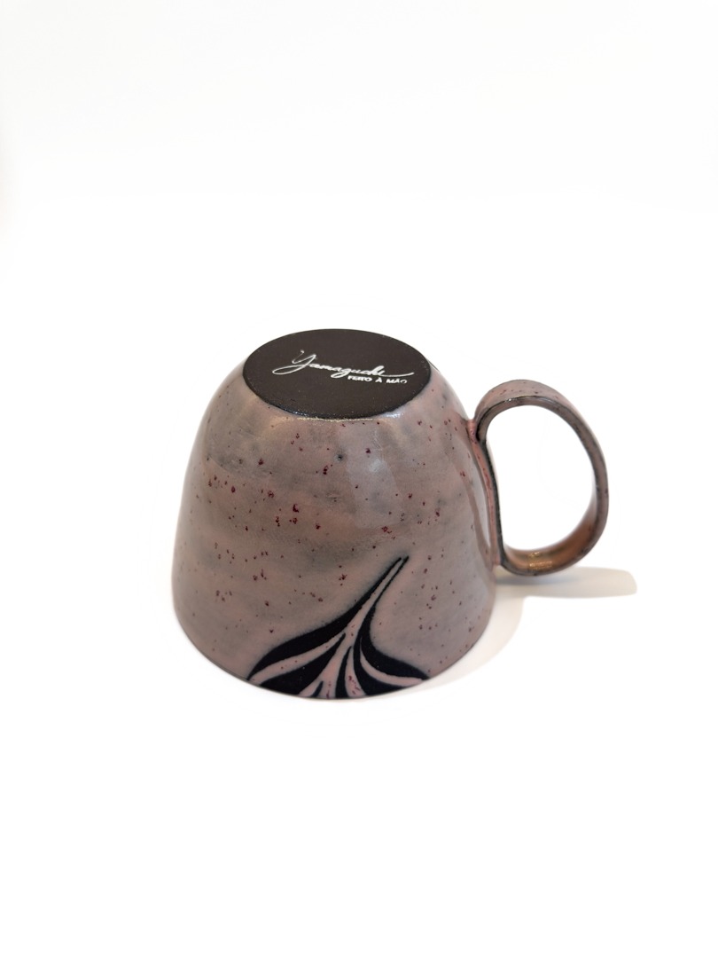 Caneca cerâmica lilás — Yamaguchi Studio (peça única feita à mão por Marisa Yamaguchi)
