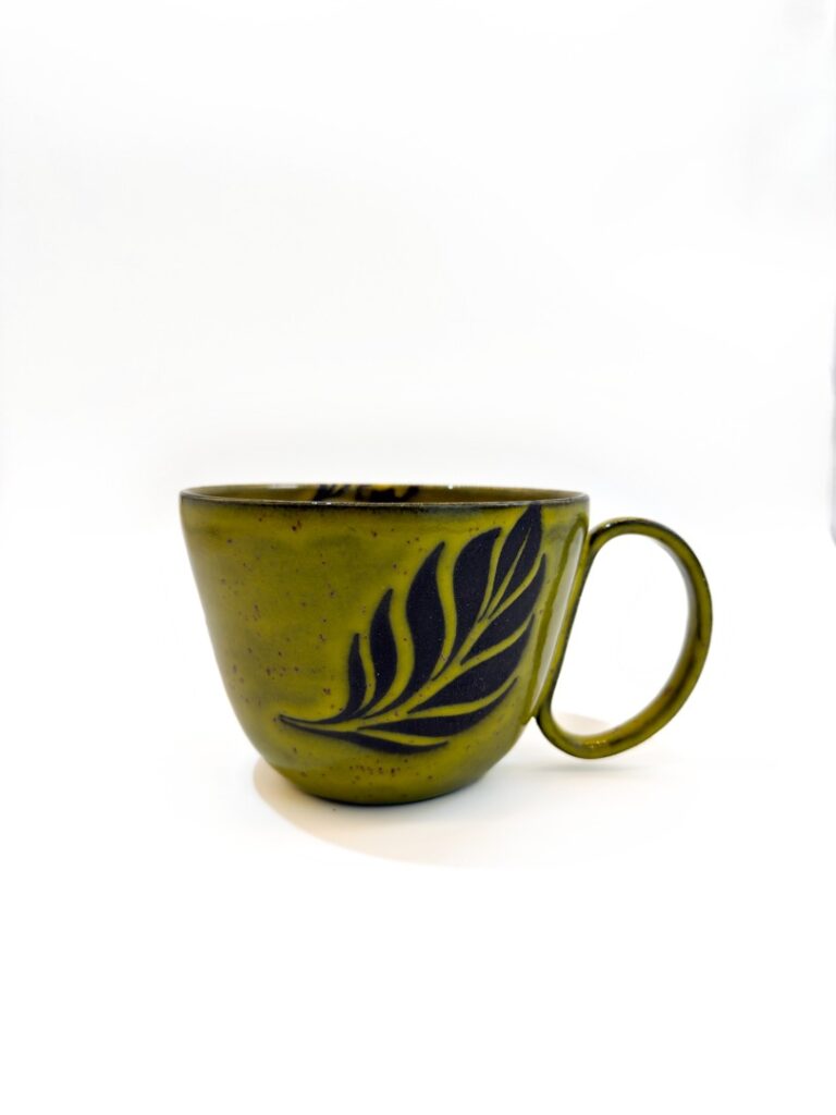Caneca cerâmica costela de adão — Yamaguchi Studio (peça única feita à mão por Marisa Yamaguchi)