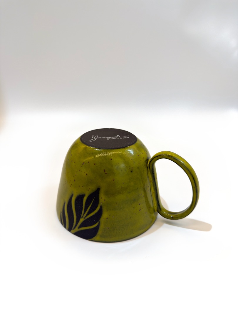 Caneca cerâmica costela de adão — Yamaguchi Studio (peça única feita à mão por Marisa Yamaguchi)