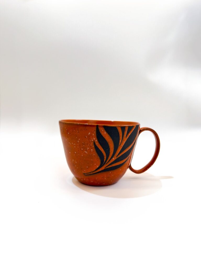 Caneca cerâmica costela de adão — Yamaguchi Studio (peça única feita à mão por Marisa Yamaguchi)
