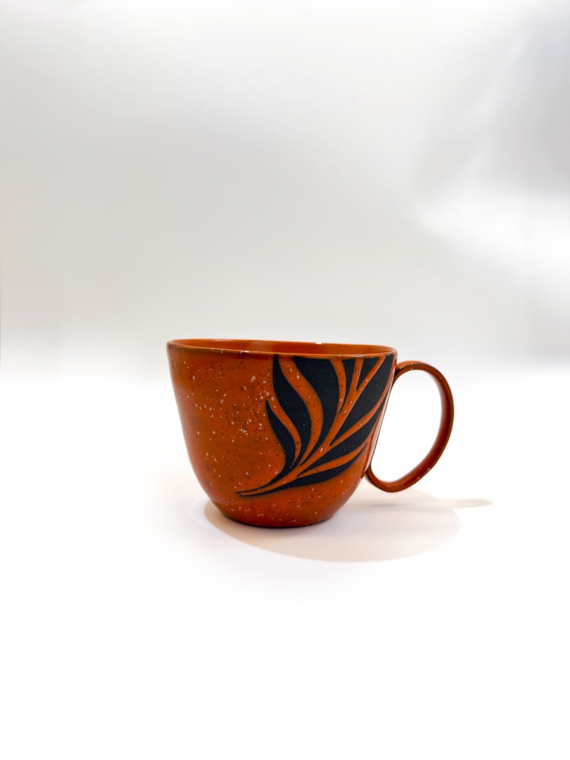 Caneca cerâmica costela de adão — Yamaguchi Studio (peça única feita à mão por Marisa Yamaguchi)