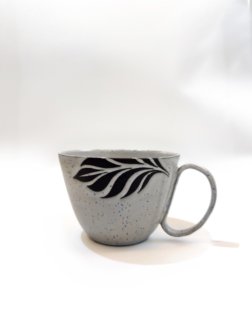 Caneca cerâmica costela de adão — Yamaguchi Studio (peça única feita à mão por Marisa Yamaguchi)