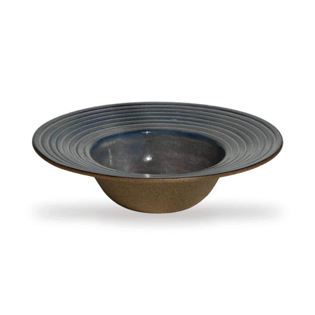 Prato Risoto Azul, cerâmica feita à mão por Marisa Yamaguchi
